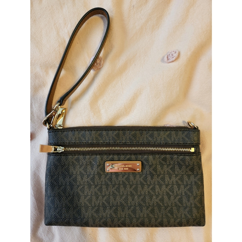 Michael Kors wristlet